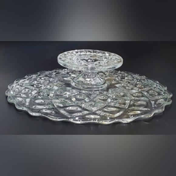 Viking 12" Low Cake Stand "Diamond Thumbprint Clear" Vintage EUC - Picture 14 of 14